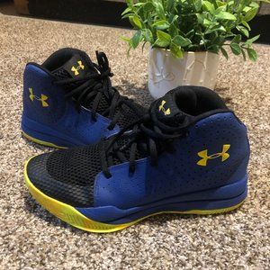 Under Armour boys size 5Y sneakers